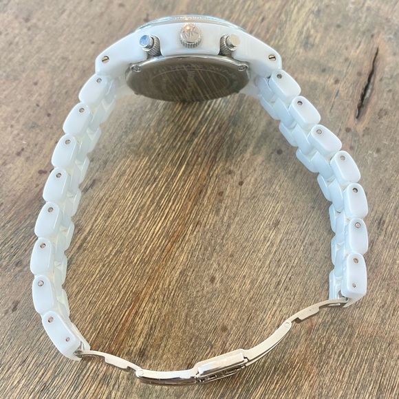Michael Kors Runway Ceramic White Watch - Picture 9 of 10